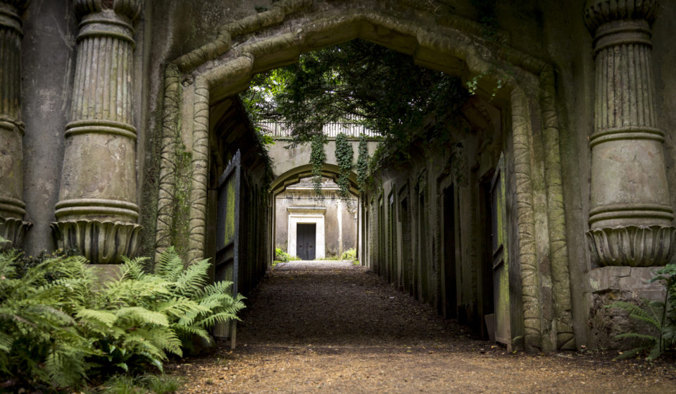 This Beautiful Graveyard Is A Stunning Spot For A Cold-Weather Stroll • Highgate Cemetery